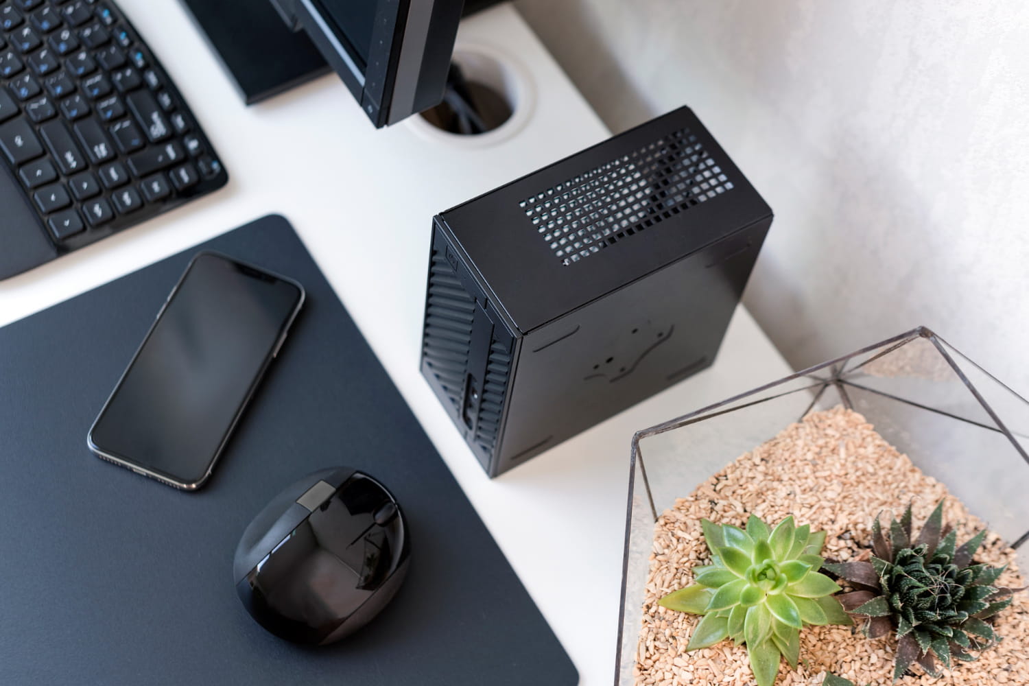 Mały komputer, wielkie możliwości. Dlaczego warto wybrać Mini PC lub SFF do biura i domu?